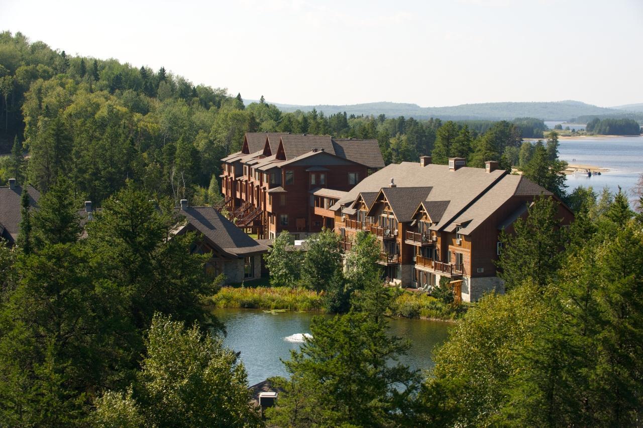 Les Condos Du Lac Taureau- Rooms & Condos Saint-Michel des Saints Exterior photo